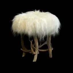 Antler Stool with Sheepskin Upholstery – Softness Meets Rustic Charm