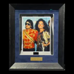 Michael Jackson（米高積遜）與 Diana Ross 於 1984 年全美音樂獎的親筆簽名相片