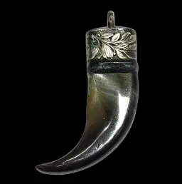 Grizzly Claw Keychain with Metallic Decor – Symbol of Untamed Strength and Elegance