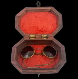 19th-Century Colonial Spectacles in Wooden Case – Vision of Elegance and History