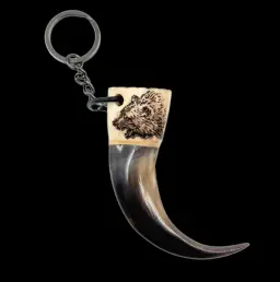 Grizzly Bear Claw Keychain – Strength and Wilderness Encapsulated