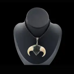 Pendant with Twin Lynx Claws – A Talisman of Strength and Elegance