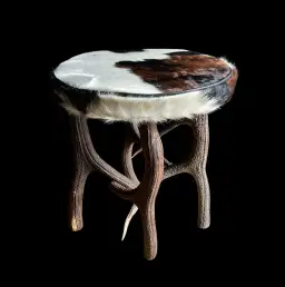 Antler Bench with Cowhide Upholstery – Statement of Rustic Luxury