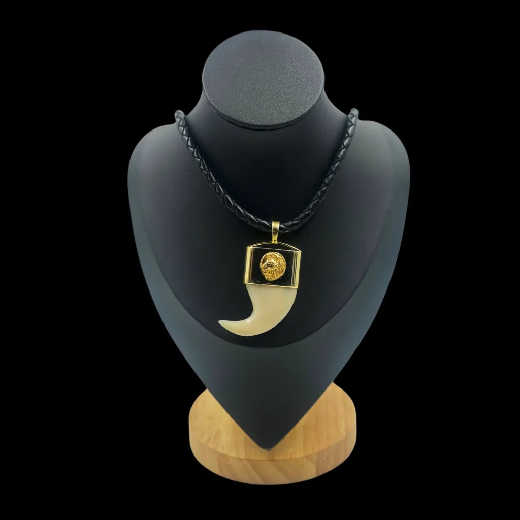 Majestic Lion Claw Pendant – Tribute to Strength and Sovereignty
