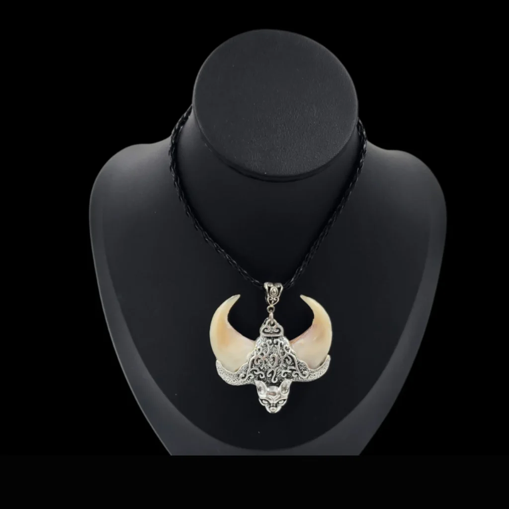 Lynx Natural Claw Pendant  – A Relic of the Elusive Northern Predator