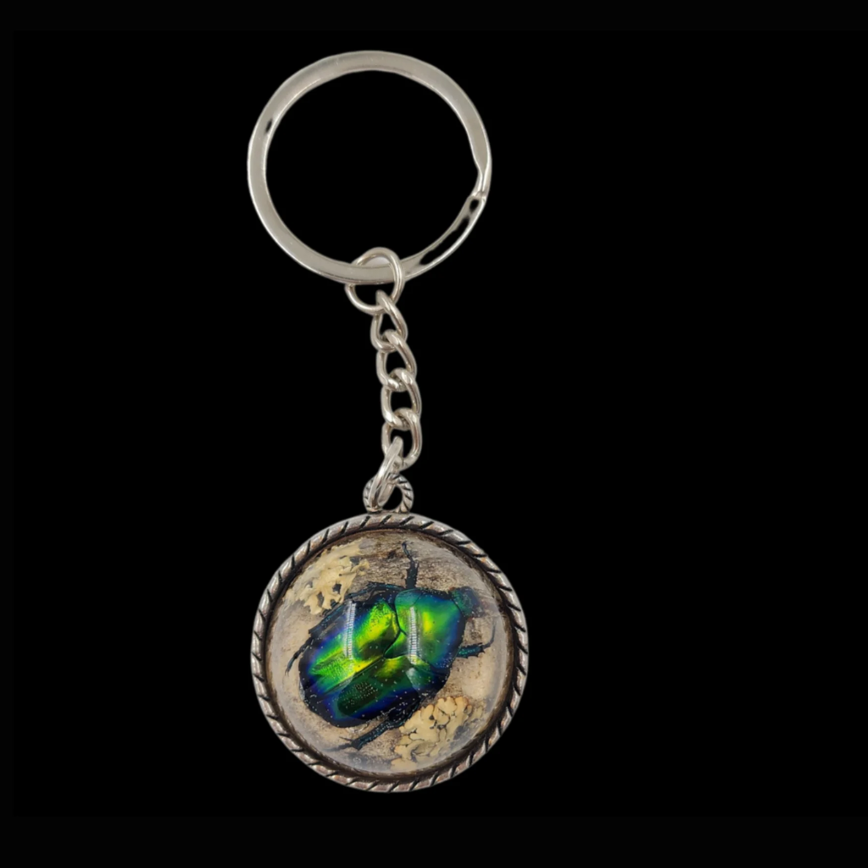 KB-07 keychain featuring a real metallic-green jewel beetle - preview photo 1123