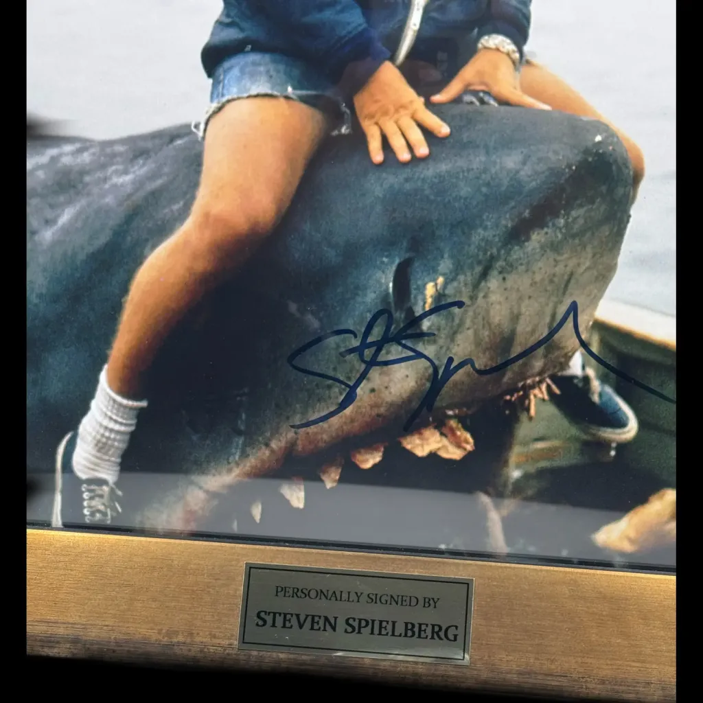 電影《Jaws》拍攝現場照片上的 Steven Spielberg 真跡簽名 - 預覽圖片 2123