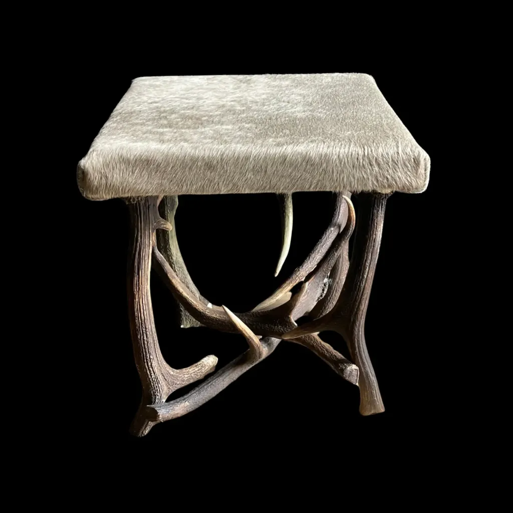 Antler Stool with Cowhide – Rustic Simplicity at Its Finest