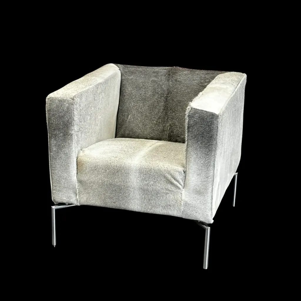 Stefan Steenkist Armchair – Timeless Elegance and Modern Craftsmanship