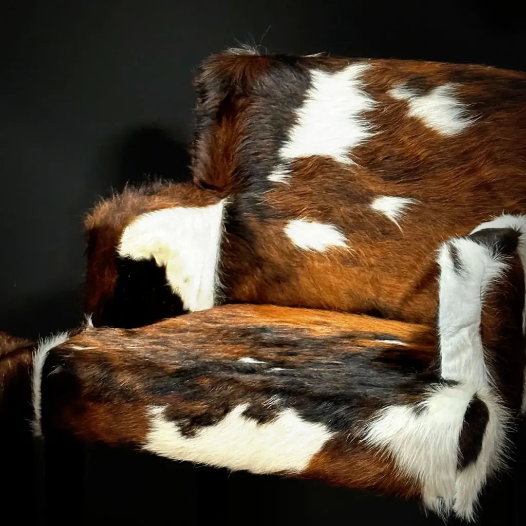 Antler Stool with Cowhide – Rustic Simplicity and Elegance - preview photo 3123