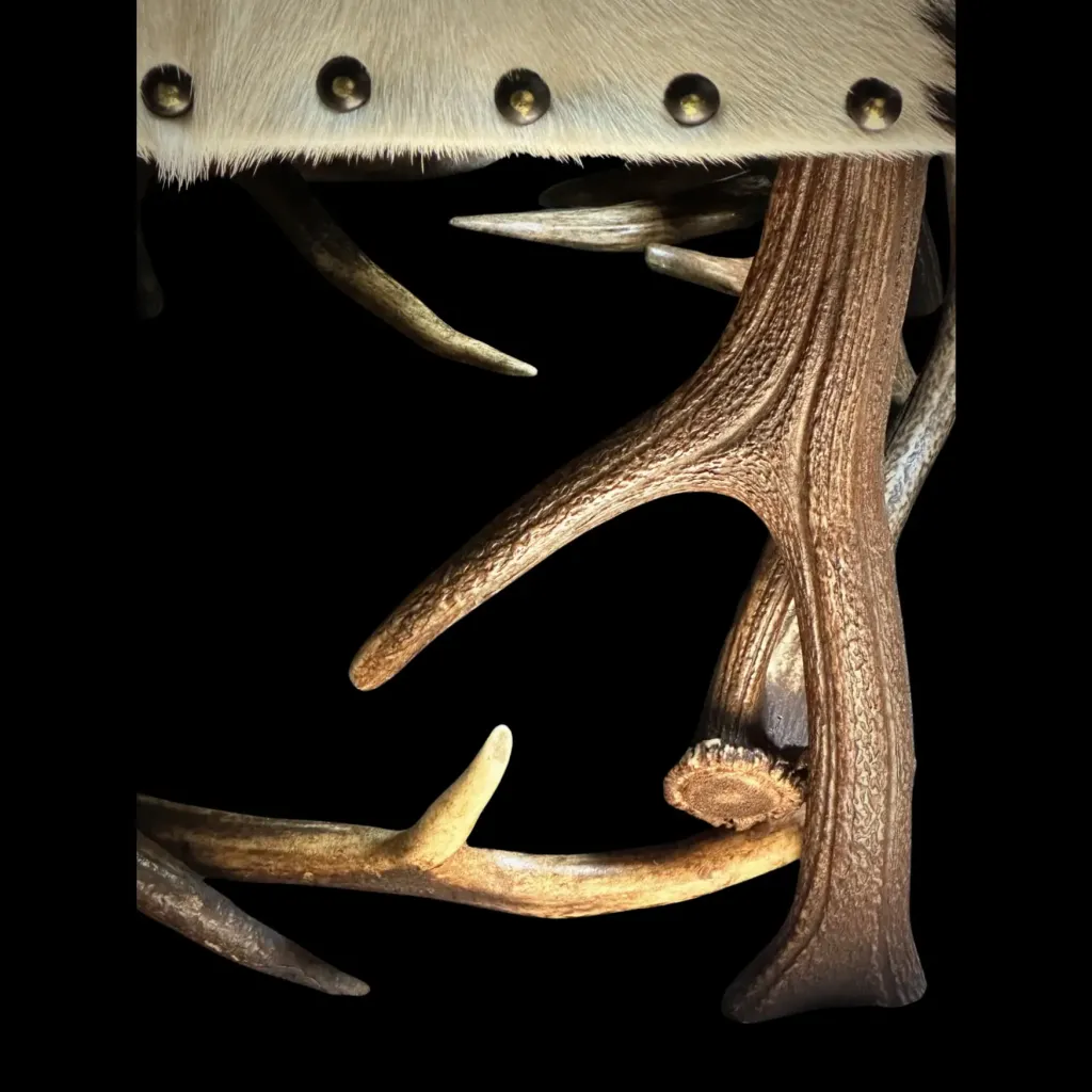 Antler Bench with Cowhide Upholstery – A Statement of Rustic Luxury - preview photo 5123