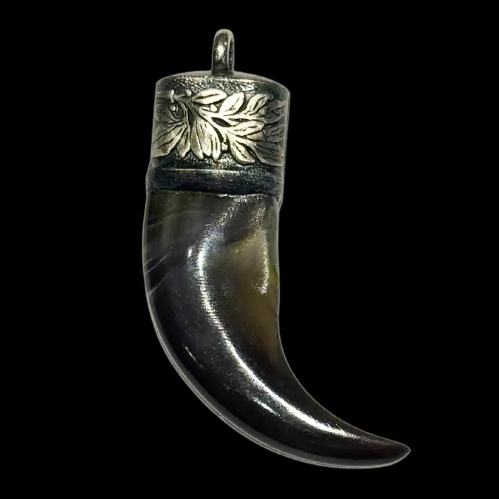 Grizzly Claw Keychain with Metallic Decor – Symbol of Untamed Strength and Elegance - preview photo 2123