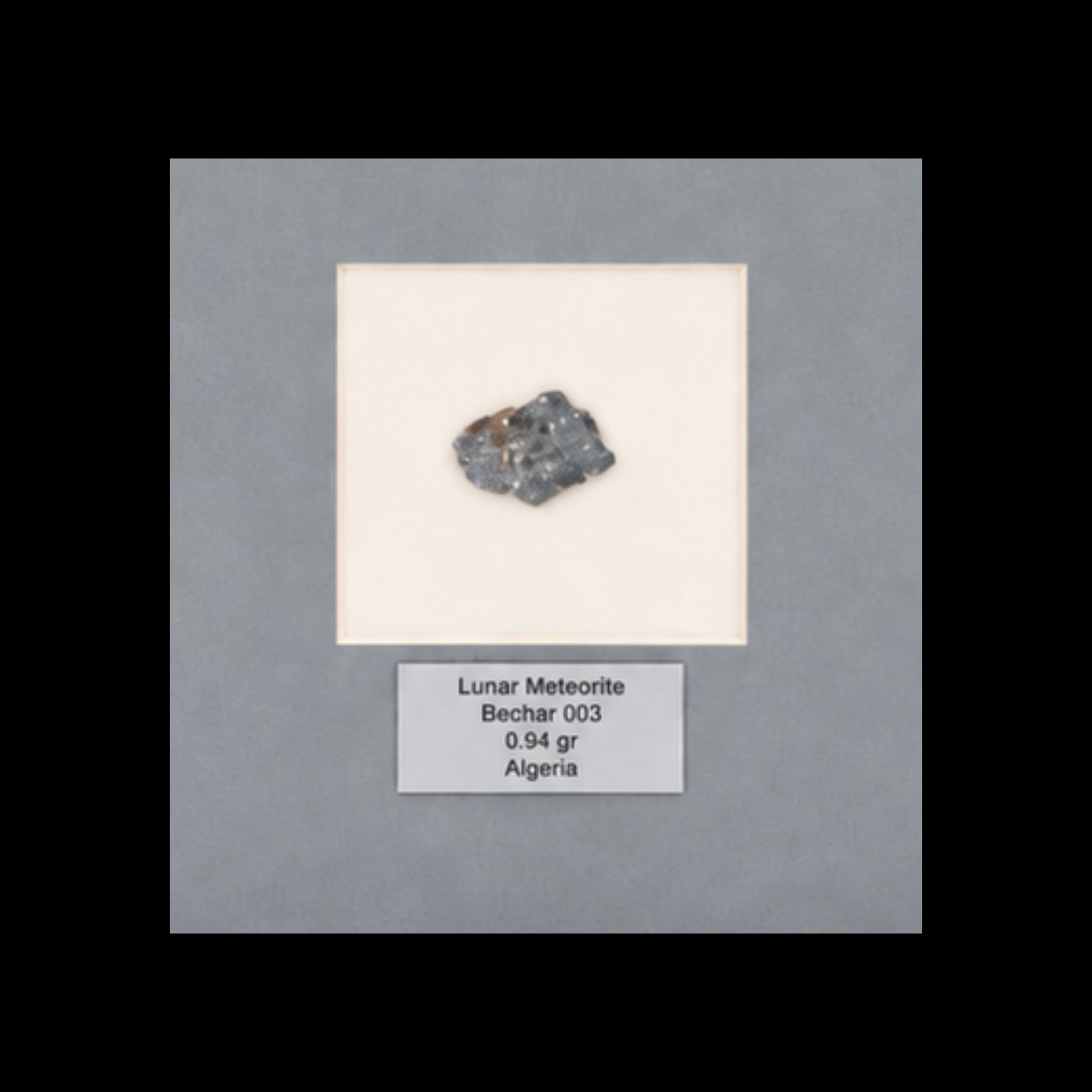 0.94 g Lunar Meteorite “Bechar 003” - preview photo 2123