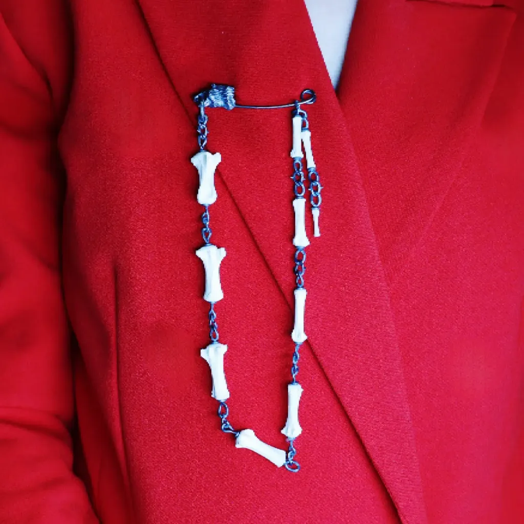 Lupine Gaze: Modern Silver and Wolf Tail Bone Brooch with Black Diamond Eyes - preview photo 4123