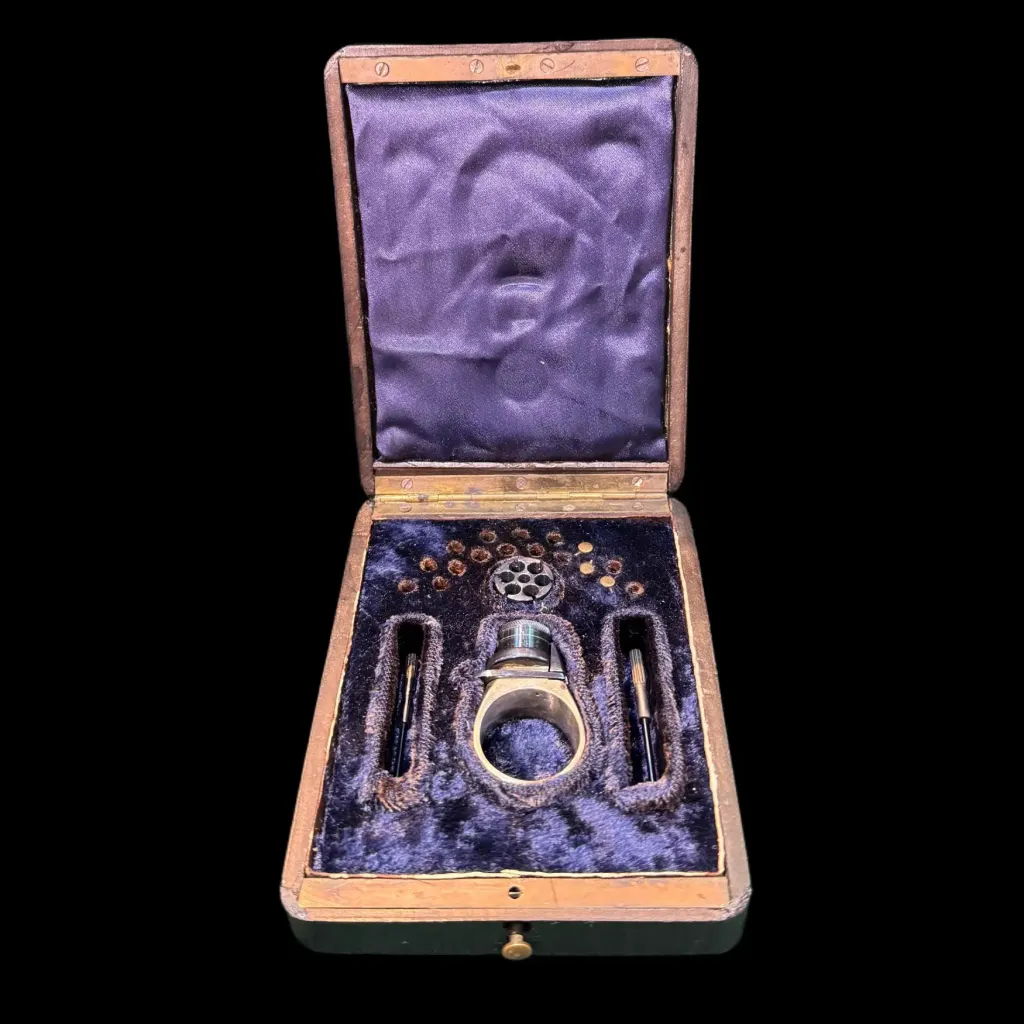 Ring Revolver – "Le Petit Protector" – A Rare 19th Century Concealed Weapon - preview photo 1123