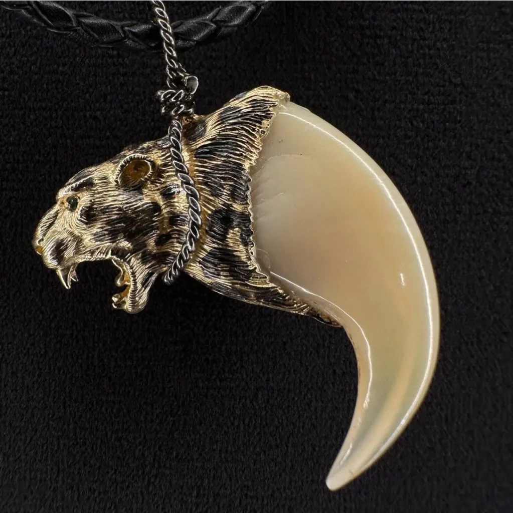 Cheetah Claw Necklace - preview photo 3123