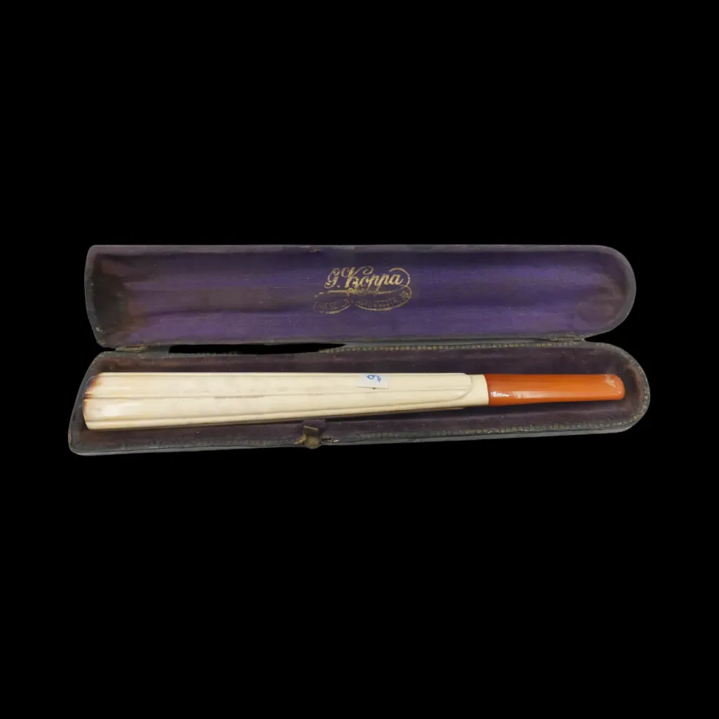 Finely Fluted White Meerschaum and Amber Cigarette Holder in Velvet-Lined Case – Signed by G. Kopp, Vienna - preview photo 4123