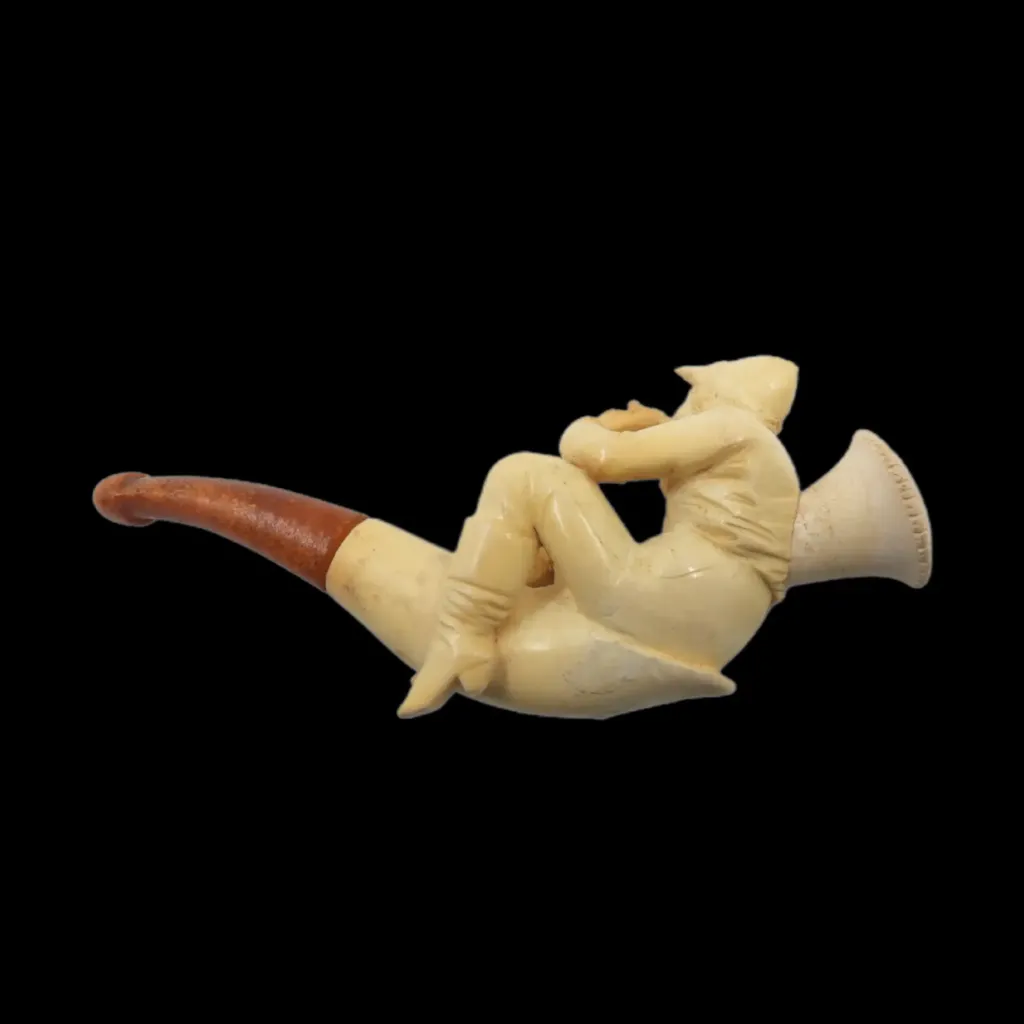 White Stone and Amber Smoking Pipe with Seated Smoking Gentleman – Mid-19th Century Bohemian Meerschaum Artistry - preview photo 2123