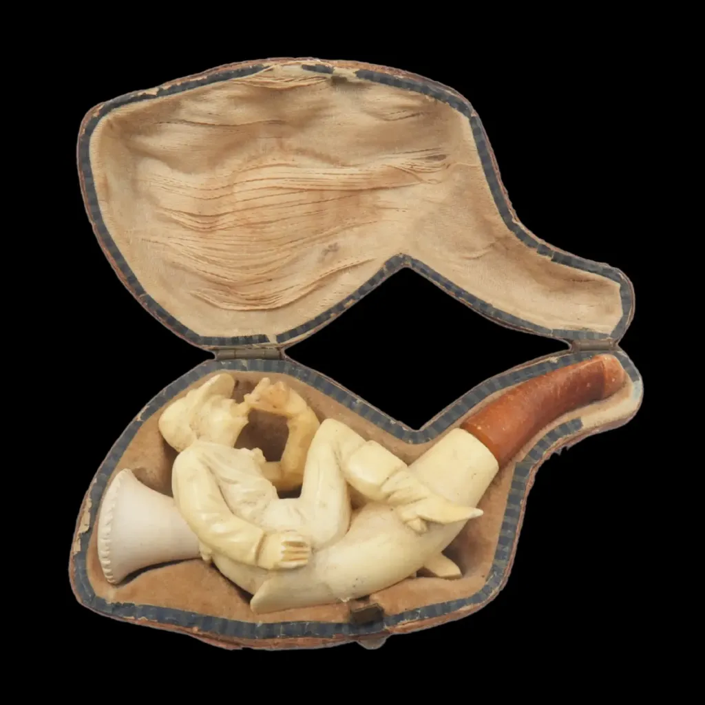 White Stone and Amber Smoking Pipe with Seated Smoking Gentleman – Mid-19th Century Bohemian Meerschaum Artistry - preview photo 3123