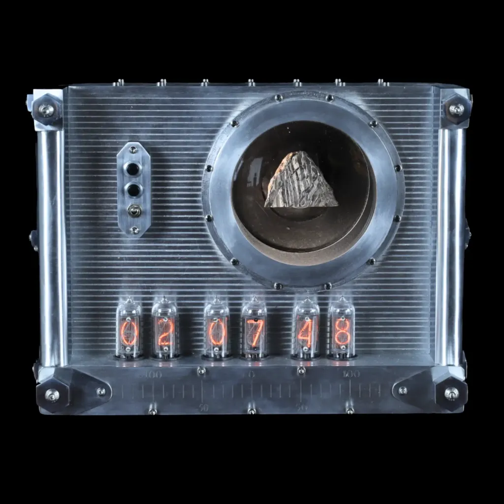 Cosmic Timekeeper: The Unique 1969 Apollo-Inspired Meteorite Clock - preview photo 1123