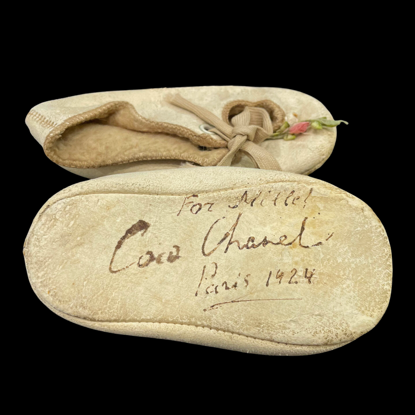 Coco Chanel（可可·香奈兒）親筆簽名題贈嬰兒鞋，巴黎，1924 年 - 預覽圖片 2123