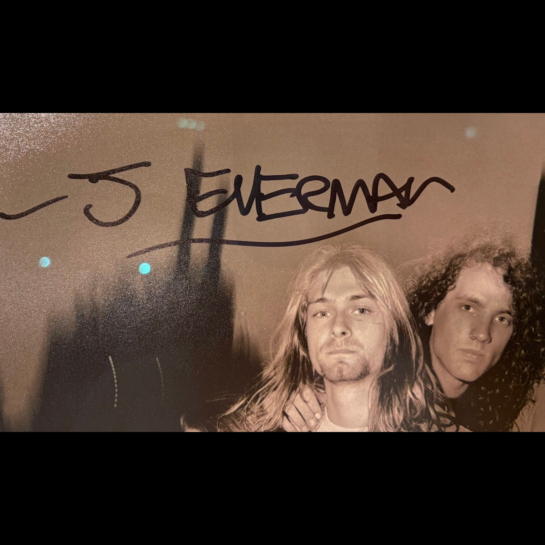 Krist Novoselic、Chad Channing 及 Jason Everman（Nirvana 涅槃樂隊）三人親筆簽名裝框相片 - 預覽圖片 4123