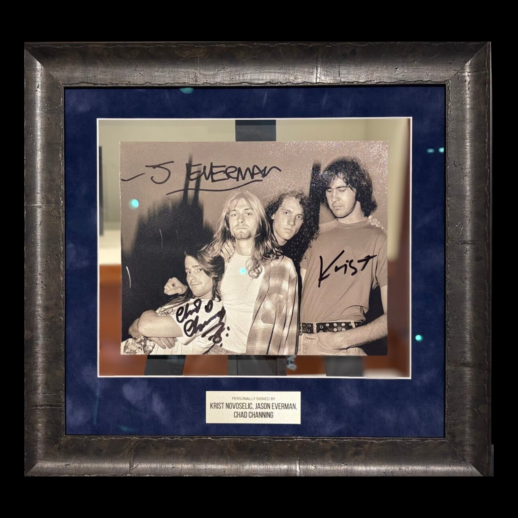 Krist Novoselic、Chad Channing 及 Jason Everman（Nirvana 涅槃樂隊）三人親筆簽名裝框相片 - 預覽圖片 1123