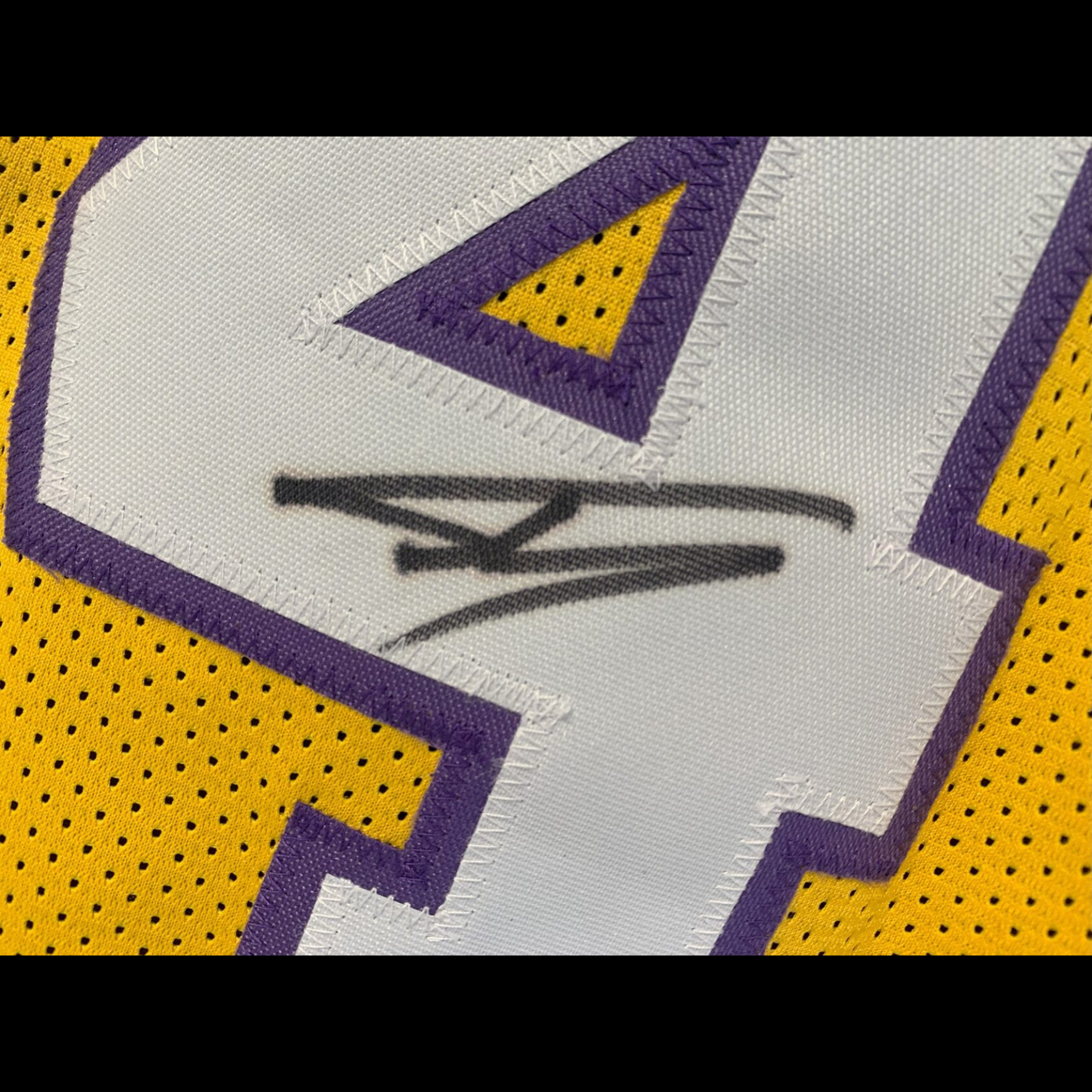 Shaquille O'Neal Autographed Los Angeles Lakers jersey - preview photo 2123